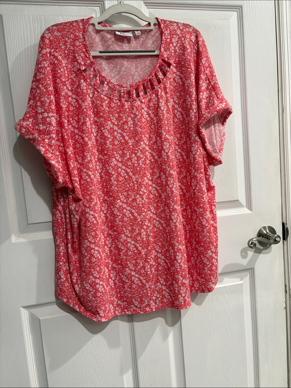 Floral Cutout Scoop Neck Women's Top - Coral Pink